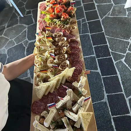 Sonenga Μενάτζιο